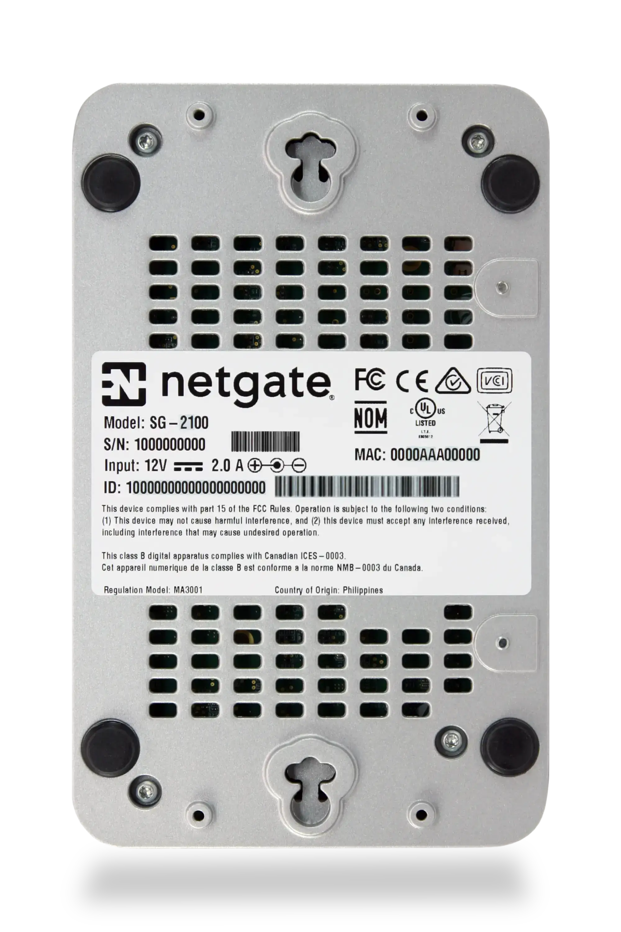 Unterseite des Netgate 2100 Router mit Modellinformationen und Seriennummer in deutscher Sprache
